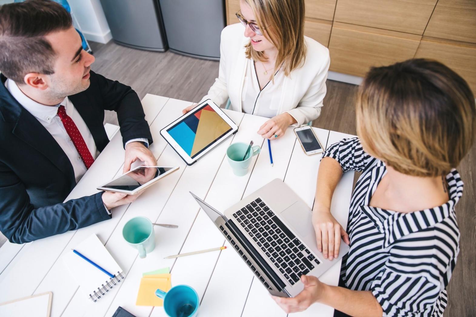 Professionelle Beratungsatmosphäre für Businessplan-Entwicklung